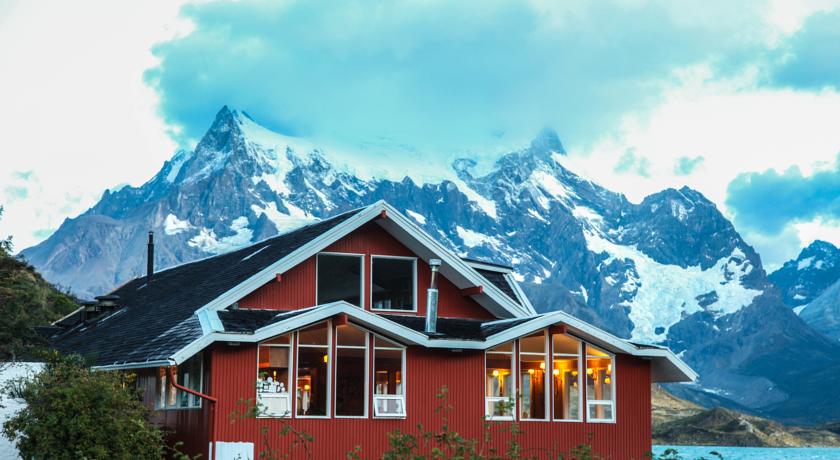 Pehoe Inn – Explore Patagonia